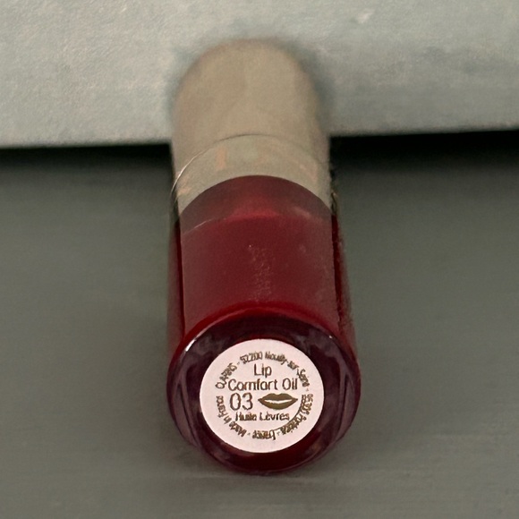 2/$30 Clarins Comfort Lip Oil - Picture 2 of 6